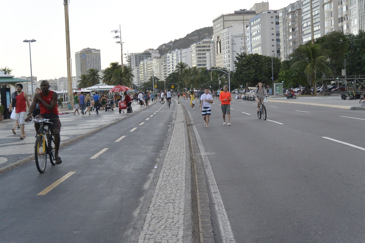 Cyclists and pedestrians on a beachfront bike lane in Rio de Janeiro